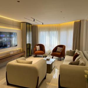 Luxury 2-BDR Hotel Apartment Garden View