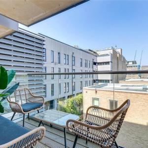 NEW Modern 2-Bed Riverside Flat with Balcony SW11