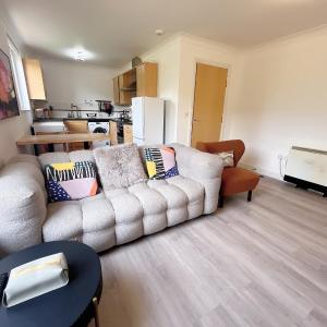 Quiet 2 bedrooms and 2 bathrooms with free parking