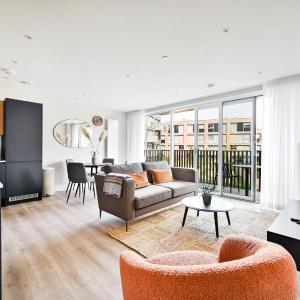 Spacious 3 Bed Apt with Balcony at Neptune Wharf