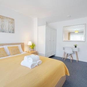 Entire 4-Bed House & Parking, Steps from ICC & Utilita Arena Birmingham & Broad Street