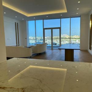5 Star Luxury 3BR Apartment on The Palm with Huge Pool and Beach
