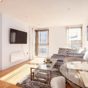 Central Leeds Dock Apt& Free Secure Parking!