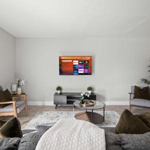 Stylish & Modern Unit Prime Location & Comfort