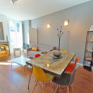 Luchon Holidays, parking, wifi, balcon, cave, T3 8 personnes