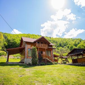 Casa de Vacanță Haneș - Private Cabin - Orchard & Mountain Views - Transalpina & viaTransilvanica