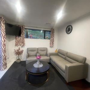 Cute Stylish 2 bed Rooms
