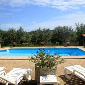 Finca con piscina y vistas a la sierra