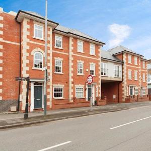 Central Warwick townhouse within easy reach of Stratford upon Avon and Cotswolds