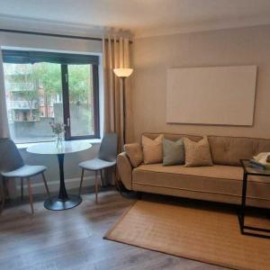 Upgraded & Slick 2BD Heart of City at Christchurch