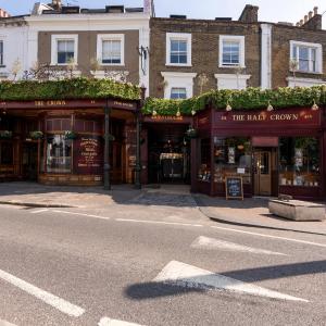 The Crown Pub & Guesthouse