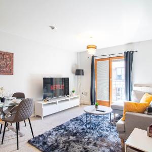 Prime Area, Stylish 2 - Bed, Netflix, Games & parking