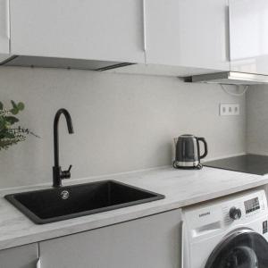 Modern 1BR Flat - Great Location
