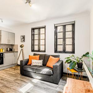 Langdon Apartments, Bouverie Place