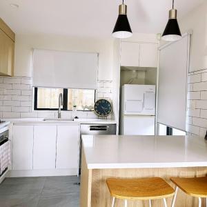 Close to New Lynn train station 3 bedroom townhouse