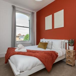 3 bed, 2 bath with terrace & local entertainment