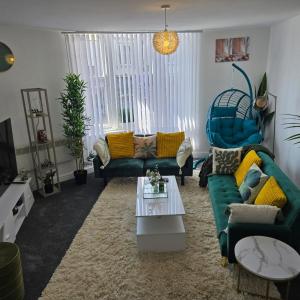 Luxury stylish Charming City Apartment with Private Entrance in Wolverhampton
