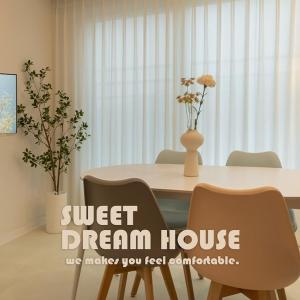 Sweet Dream House #A Quiet Rest That Warmly Embraces You Even on Unfamiliar Nights