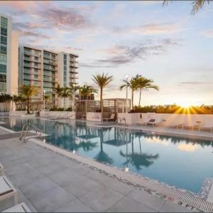 Chic 2BR Downtown Fort Lauderdale Apt w Pool