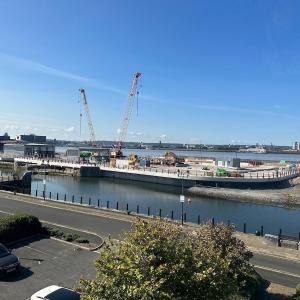 Liverpool 2 bed City, River Mersey View Apartment, sleeps 5, FREE parking