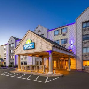 Days Inn & Suites by Wyndham Kansas City South