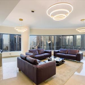3BR with Marina Skyline Views, Near Mall & Metro