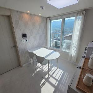 JW's Bukhansan Healing Stay II