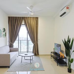 Jalan Puchong - 3B2B - 7 pax - 7 min to AEON BiG & Train