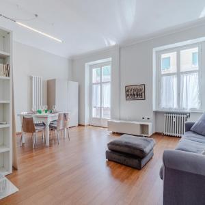 GuestHost - Bright Flat just 500 mt to Porta Nuova