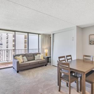Spacious Waikiki Condo Block from Beach 1208T2