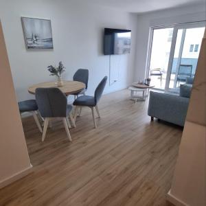 1 bedroom apartment in Makarska with free parking and secured parking on beach