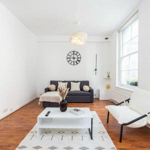 Spacious 1BR Steps from London Bridge & The Shard