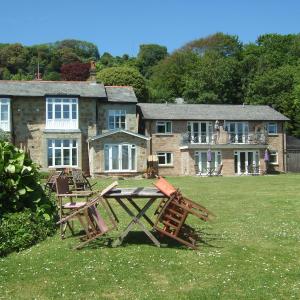 Woodcliffe Sea-view Apts