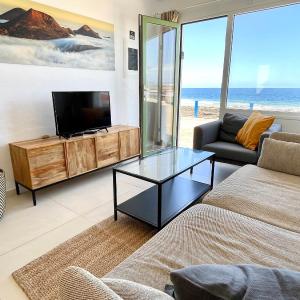 Weybeach1 -shared terrace,ocean view,sea frontline