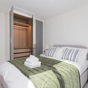 Set of 2 two-bedroom Serviced Apartments, Fulham & Chelsea, Sleeps 4