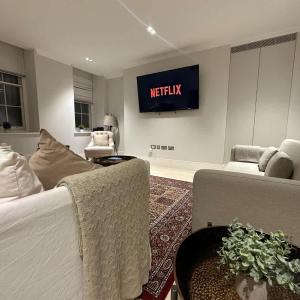 SG, Chic Covent Garden Apartment