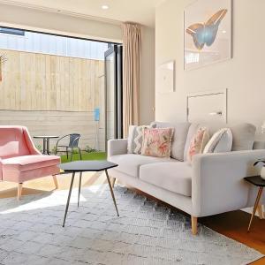 City New Townhouse 2BR 2BA w yard, Parking & AC Heater pumb