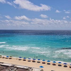 Modern penthouse, beautiful ocean view, Cancun