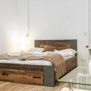 Spacious 1BR Apt, WIFI & TV, with a Great Location