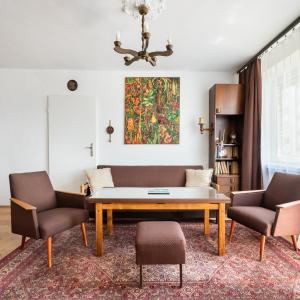 Metro Wileński Vintage Charm Apartment by BookingHost