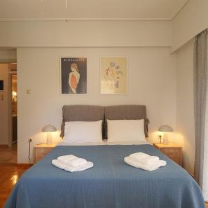 Family Flat for 4 next to the Flisvos Marina by Filos Inc