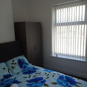Double-Bedroom in the Heart of Salford Manchester Perfect for Short Stays LT1