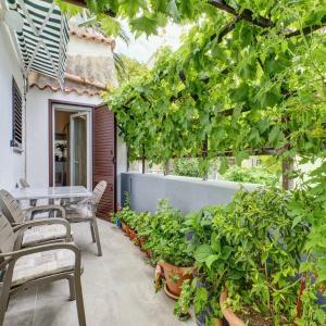 Apartment Dani 1 cozy stay with balcony & city view