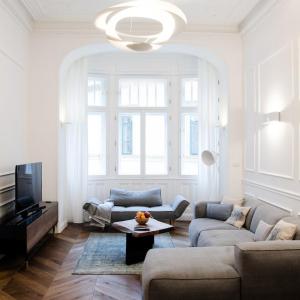 Luxury Apartment by Hi5 - Best Location 3-br