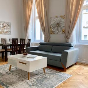 Luxury Apartment by Hi5- Best Location