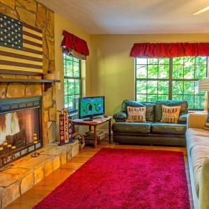 Patriotic Cabin Close to Pigeon Forge and Gatlinburg