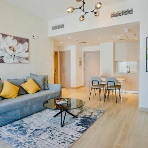 Maison Privee - Modern Yas Island Escape with Peaceful Canal Views