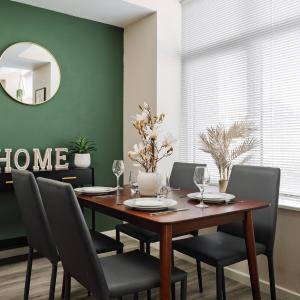 Central Apartment with 2 Parking Spaces!