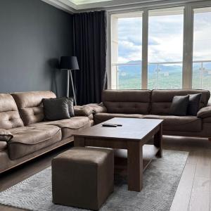 Penthouse Views-Free Pool & Spa