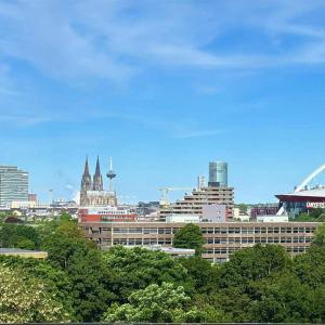 Cologne Fair Apartment with Cathedral View